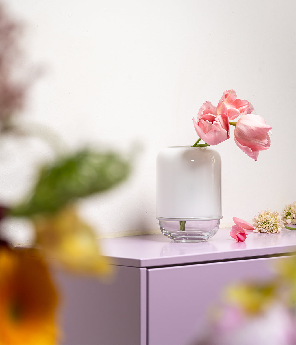 Capsule vase white/clear