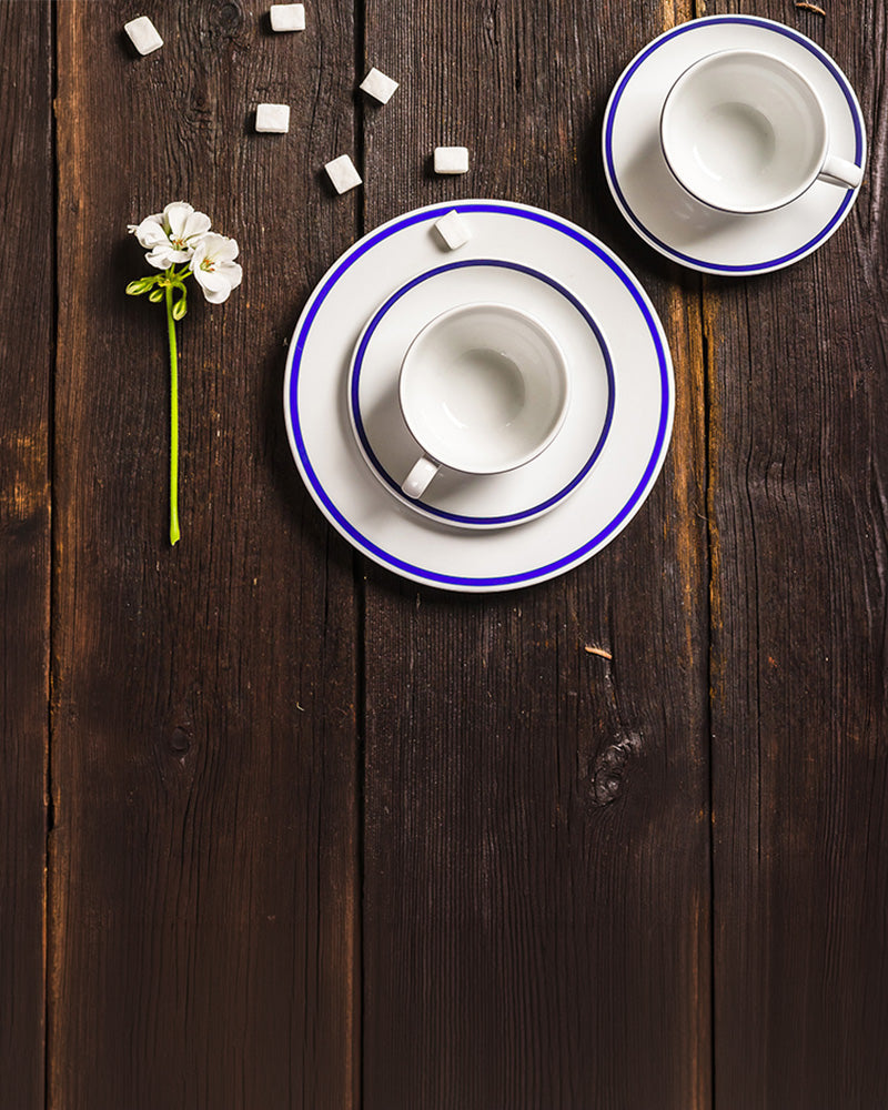 NAUTICAL-INSPIRED TABLEWARE