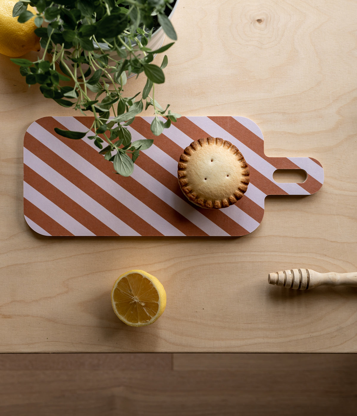Ruudut & Raidat Chop & Serve -leikkuu-/tarjoilulauta meripihka/harmaa 13x33cm