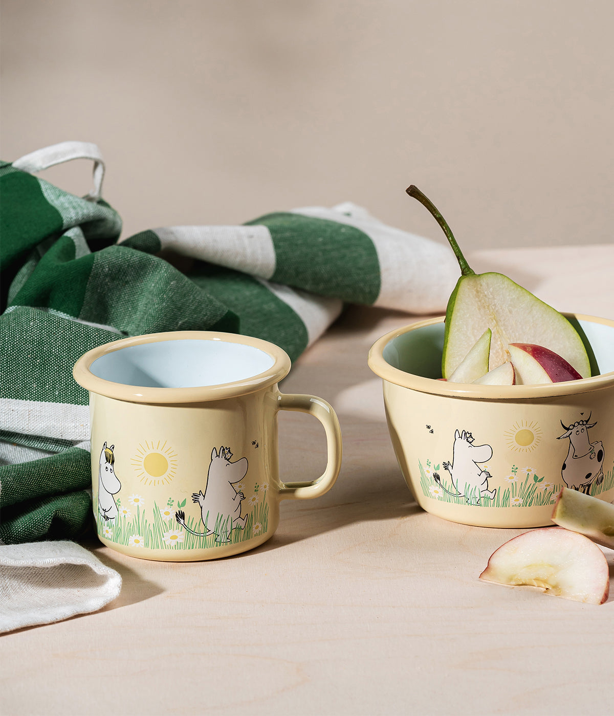 Moomin enamel mug Meadow 2,5 dl