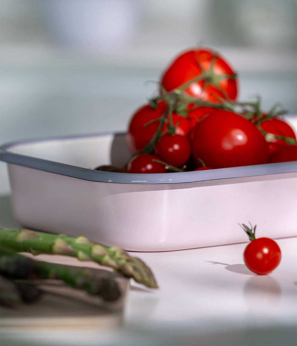 Vappu in the Kitchen enamel oven dish pink 32x19 cm
